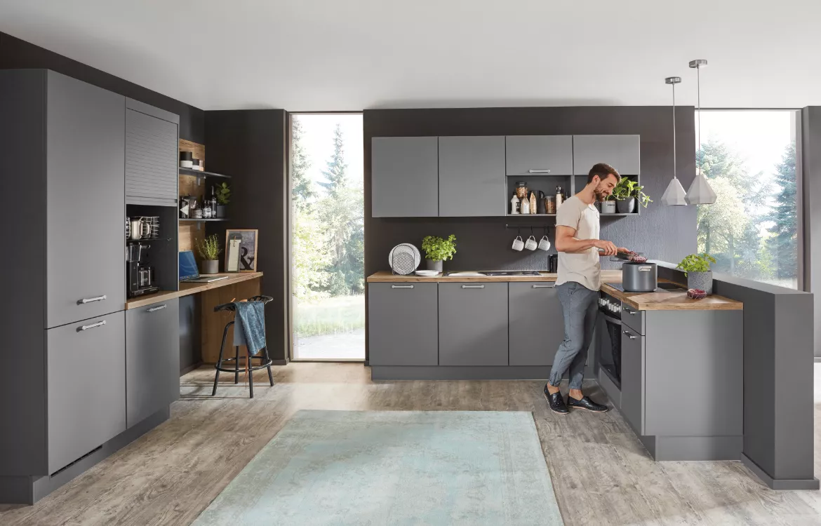 Moderne Einbauküche aus der Serie Aktuell