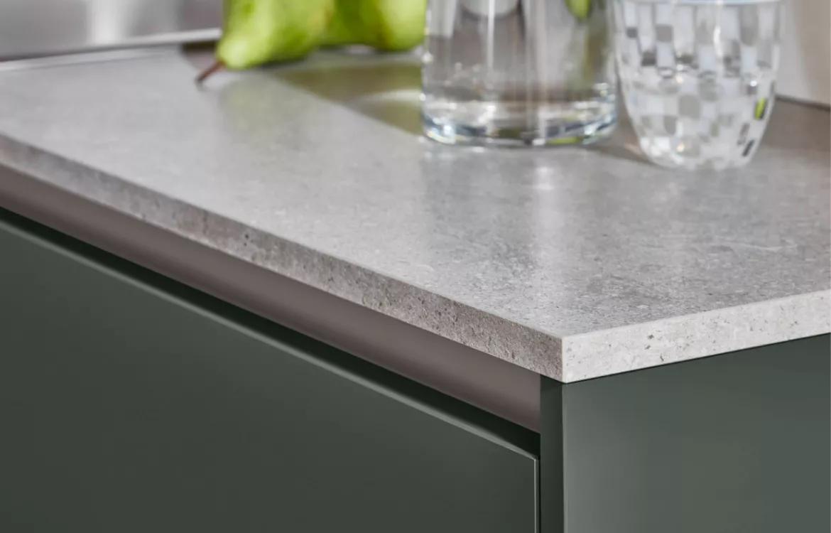 Atrium Trend mit Massivholzarbeitsplatte