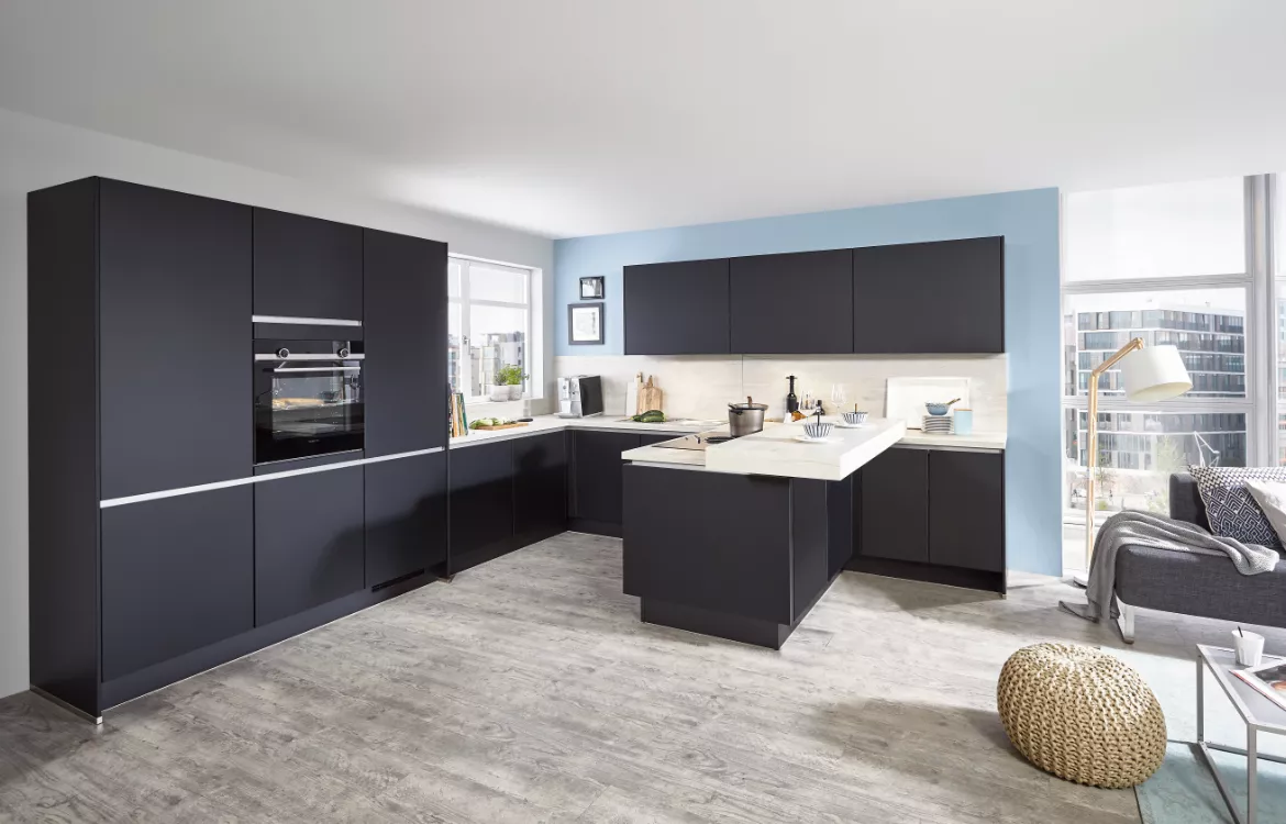 Edle Einbauküche in U-Form