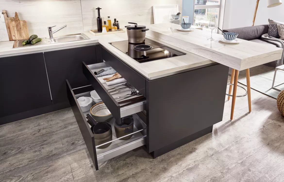 Edle Einbauküche in U-Form