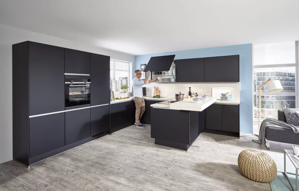 Edle Einbauküche in U-Form