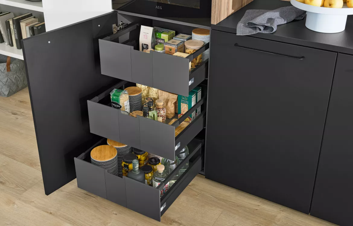 Interliving-Küche schwarz softmatt